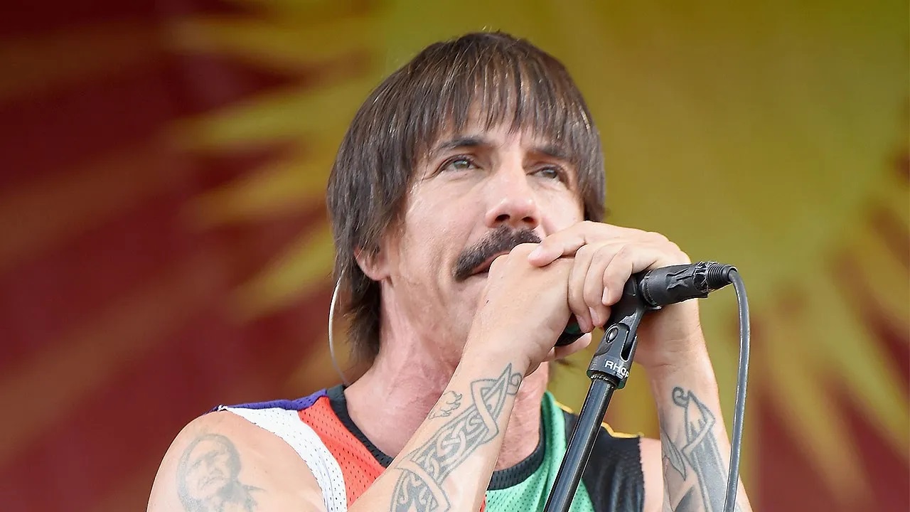Ο παραγωγός των Red Hot Chili Peppers ισχυρίζεται ότι ο τραγουδιστής Anthony Kiedis είναι μουσικά ανίκανος