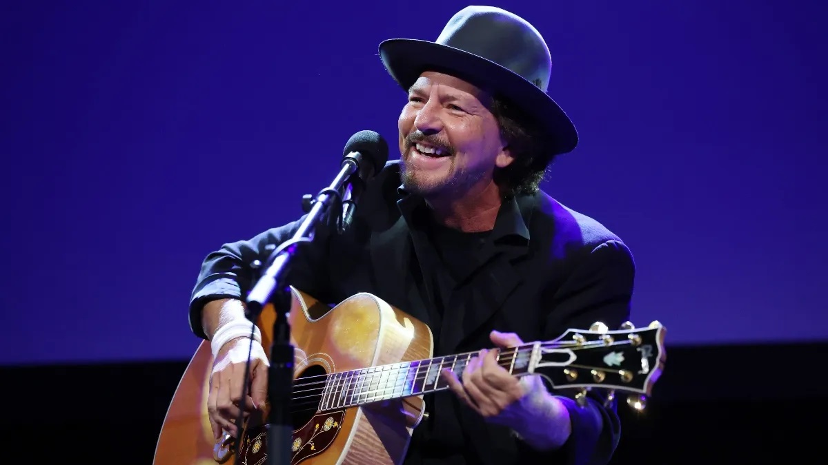 Ο Eddie Vedder στην πρώτη του σόλο περιοδεία στην Ιαπωνία