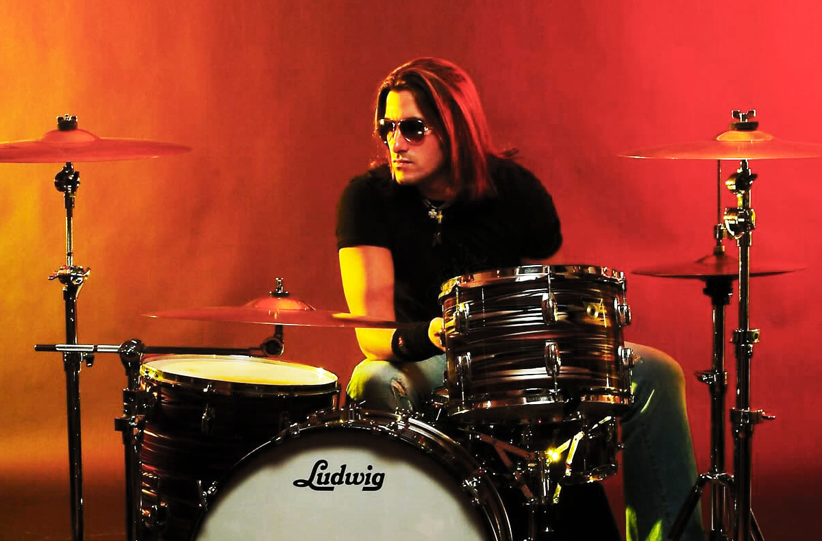 TWISTED SISTER: O Joey Cassata στα ντραμς στις επερχόμενες συναυλίες τους με τον Sebastian Bach