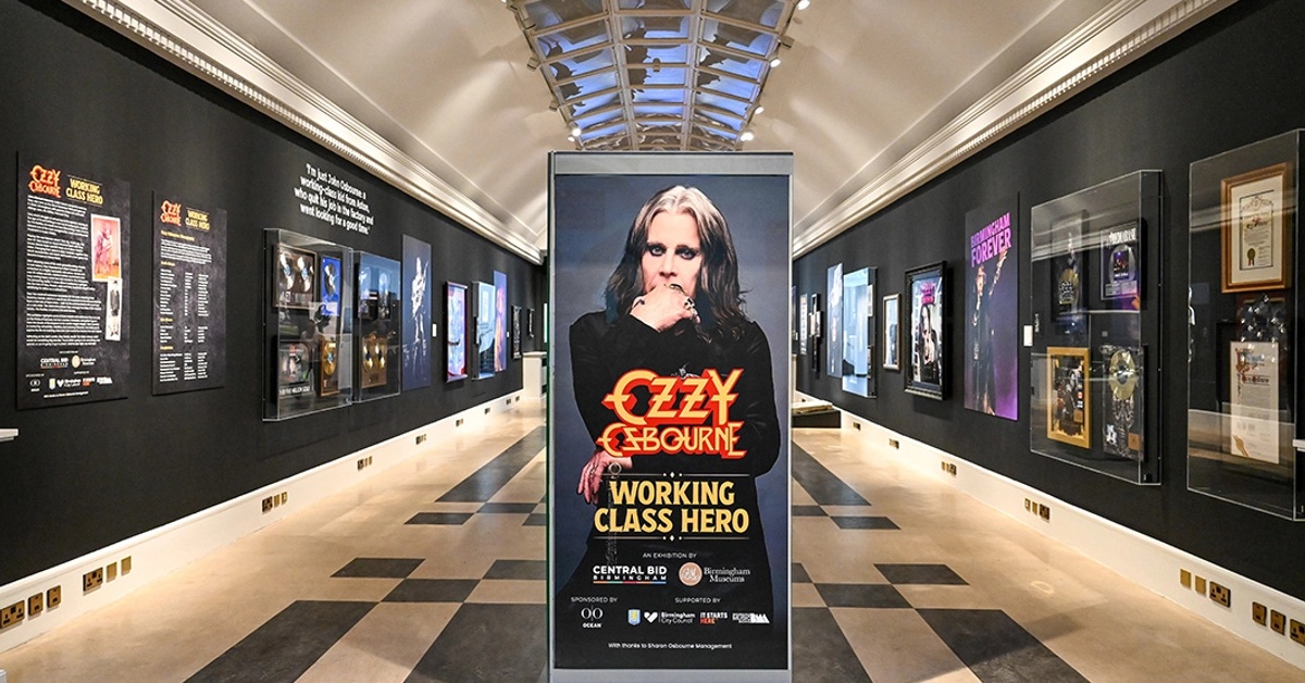 Η Sharon Osbourne ανακοίνωσε ότι η έκθεση Ozzy Osbourne (1948-2025): Working Class Hero θα ταξιδέψει σε όλο τον κόσμο.