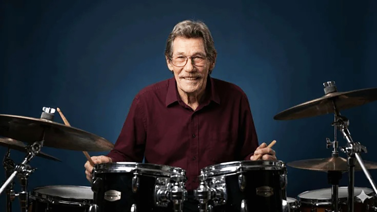 Ο πρώην ντράμερ των King Crimson, Michael Giles, επιστρέφει με το πρώτο του άλμπουμ μετά από 25 χρόνια