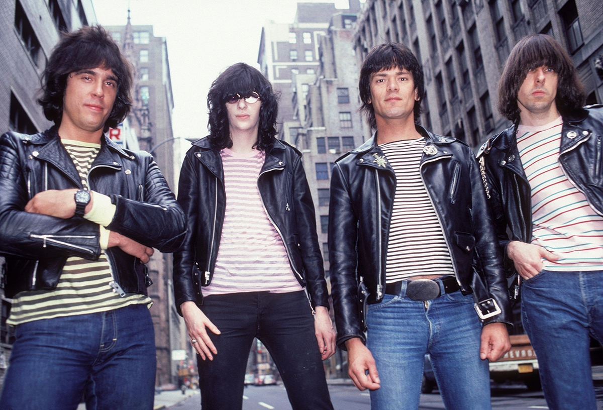 Οι RAMONES θα τιμήσουν την 50ή επέτειό του ιστορικού ντεμπούτο άλμπουμ τους με μια σειρά εορταστικών εκδηλώσεων