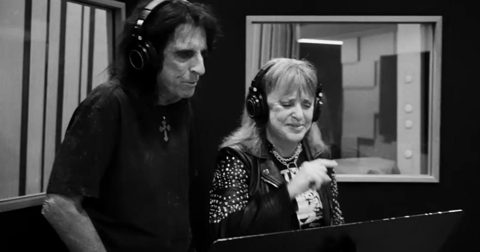 SUZI QUATRO και ALICE COOPER κυκλοφορούν το επίσημο βίντεο για τη διασκευή του “Kick Out The Jams”