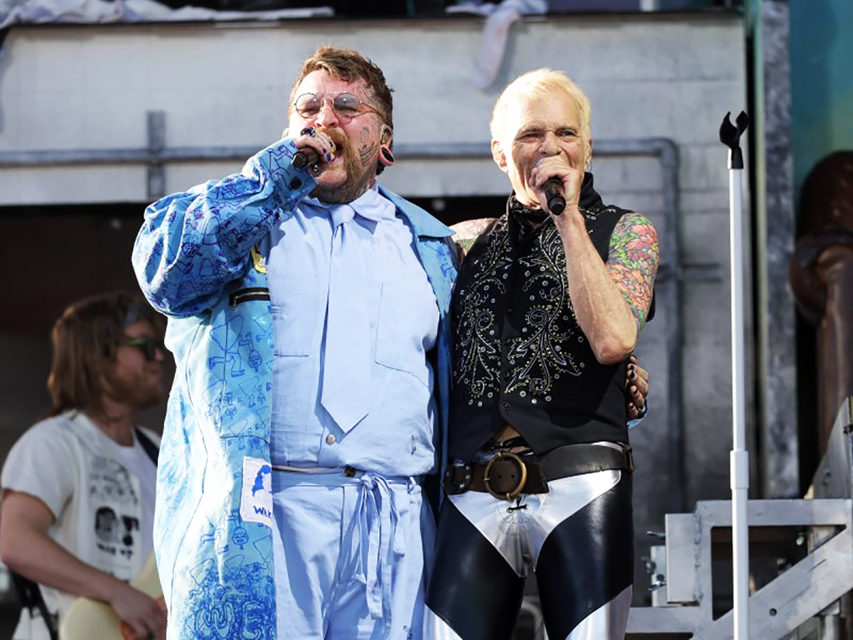 Ο DAVID LEE ROTH ερμηνεύει το «Jump» των VAN HALEN μαζί με τον TEDDY SWIMS στο Coachella
