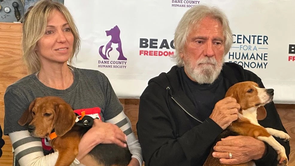 Ο θρύλος των BLACK SABBATH, GEEZER BUTLER, και η ποπ σταρ DEBBIE GIBSON αναζητούν σπίτια για σκυλάκια