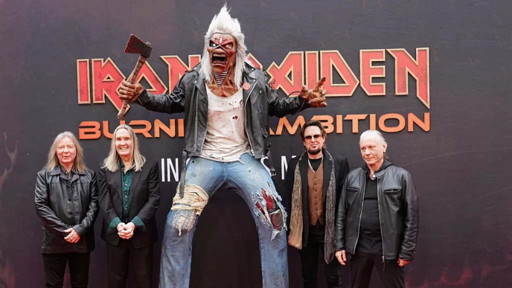 Οι IRON MAIDEN στο κόκκινο χαλί του Λονδίνου για την πρεμιέρα του «Burning Ambition»