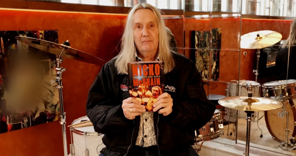 Ο Nicko McBrain κυκλοφορεί την αυτοβιογραφία του