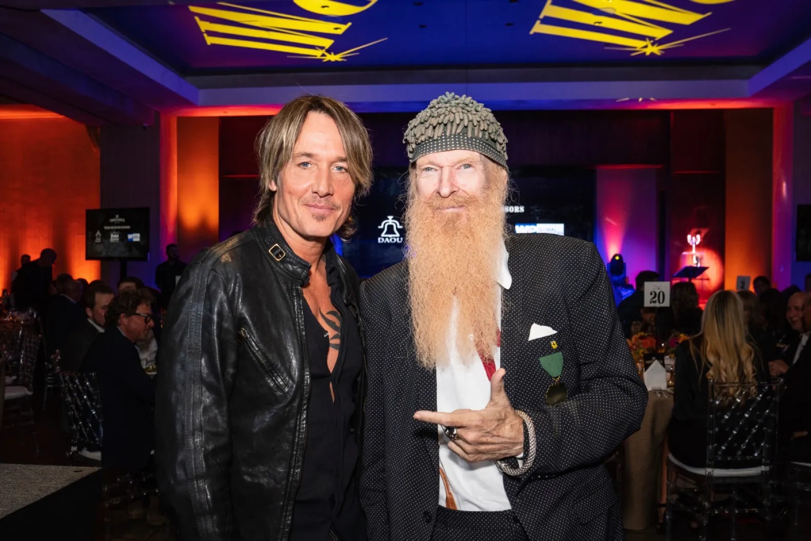Ακούστε τον Billy Gibbons να συνεργάζεται με τον Keith Urban στο νέο single «Brown Paper Bag»