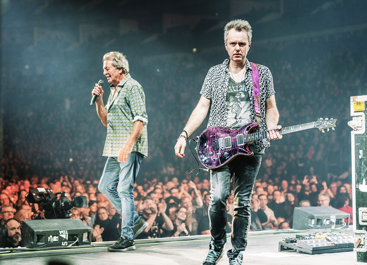 Ο κιθαρίστας των DEEP PURPLE, SIMON McBRIDE, μιλά για την αντικατάσταση του STEVE MORSE
