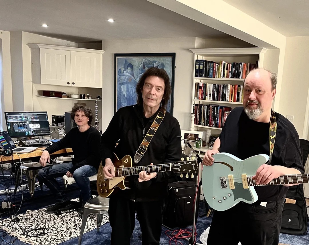 Steve Hackett και Steve Rothery κυκλοφορούν το πρώτο τους τραγούδι “The Black Sea”