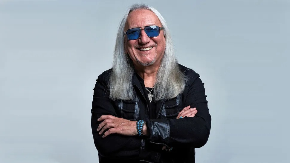 Ο MICK BOX των URIAH HEEP δηλώνει ότι «αποχαιρετιστήρια περιοδεία» τους είναι «περισσότερο μια μείωση ταχύτητας» παρά ένα οριστικό τέλος