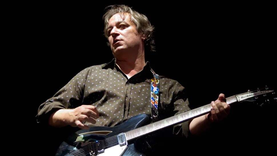 Ο κιθαρίστας των R.E.M., Peter Buck, επιμένει ότι το συγκρότημα δεν θα ξανασχηματιστεί ποτέ