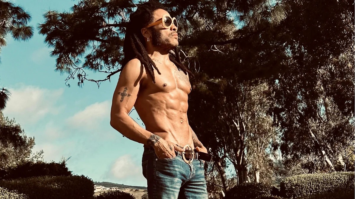 Ο Lenny Kravitz αποκαλύπτει τον πραγματικό λόγο για τον οποίο γυμνάζεται φορώντας δερμάτινα παντελόνια ή τζιν