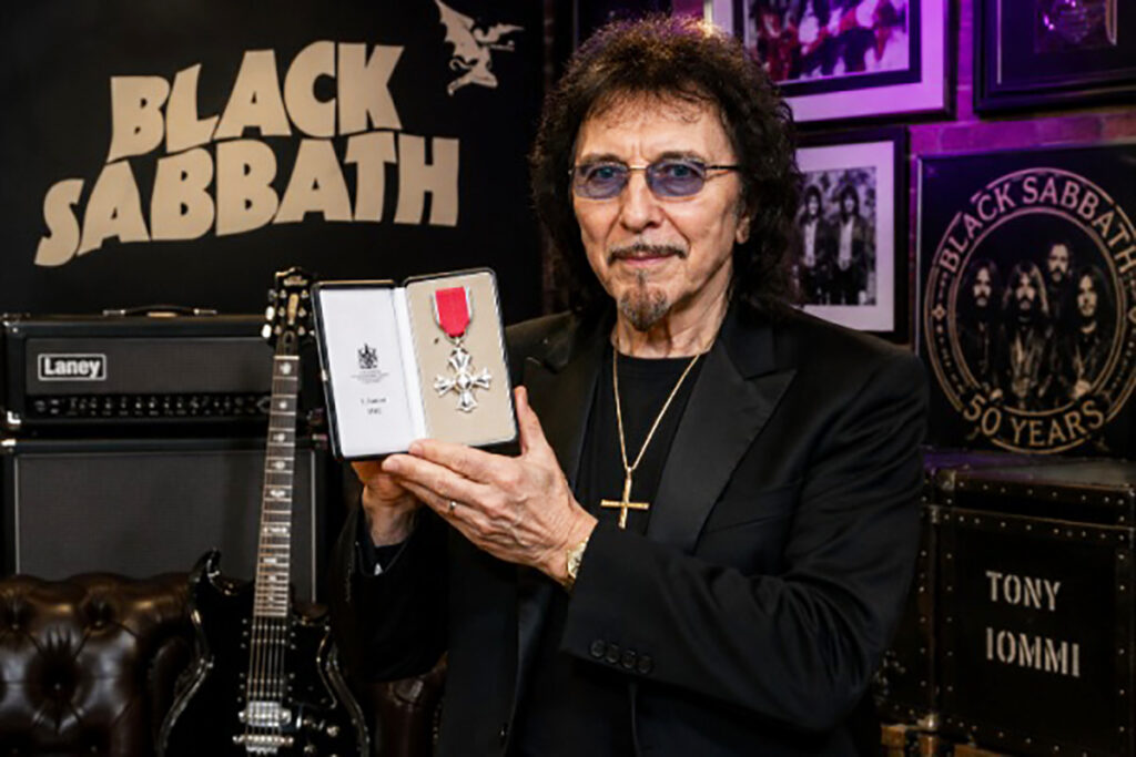 Tony Iommi: Ο θρυλικός κιθαρίστας θα λάβει σήμερα το παράσημο MBE στο Κάστρο του Ουίνδσορ