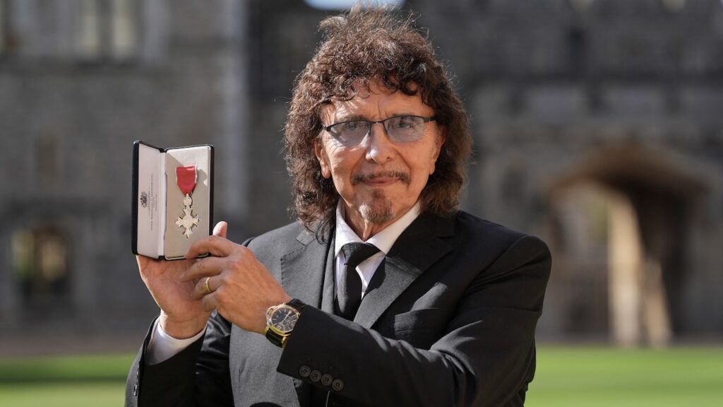 Tony Iommi: Ο θρυλικός κιθαρίστας θα λάβει σήμερα το παράσημο MBE στο Κάστρο του Ουίνδσορ