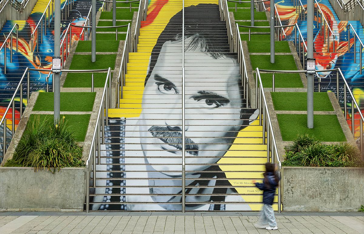 Τοιχογραφία προς τιμήν του Freddie Mercury στο Wembley