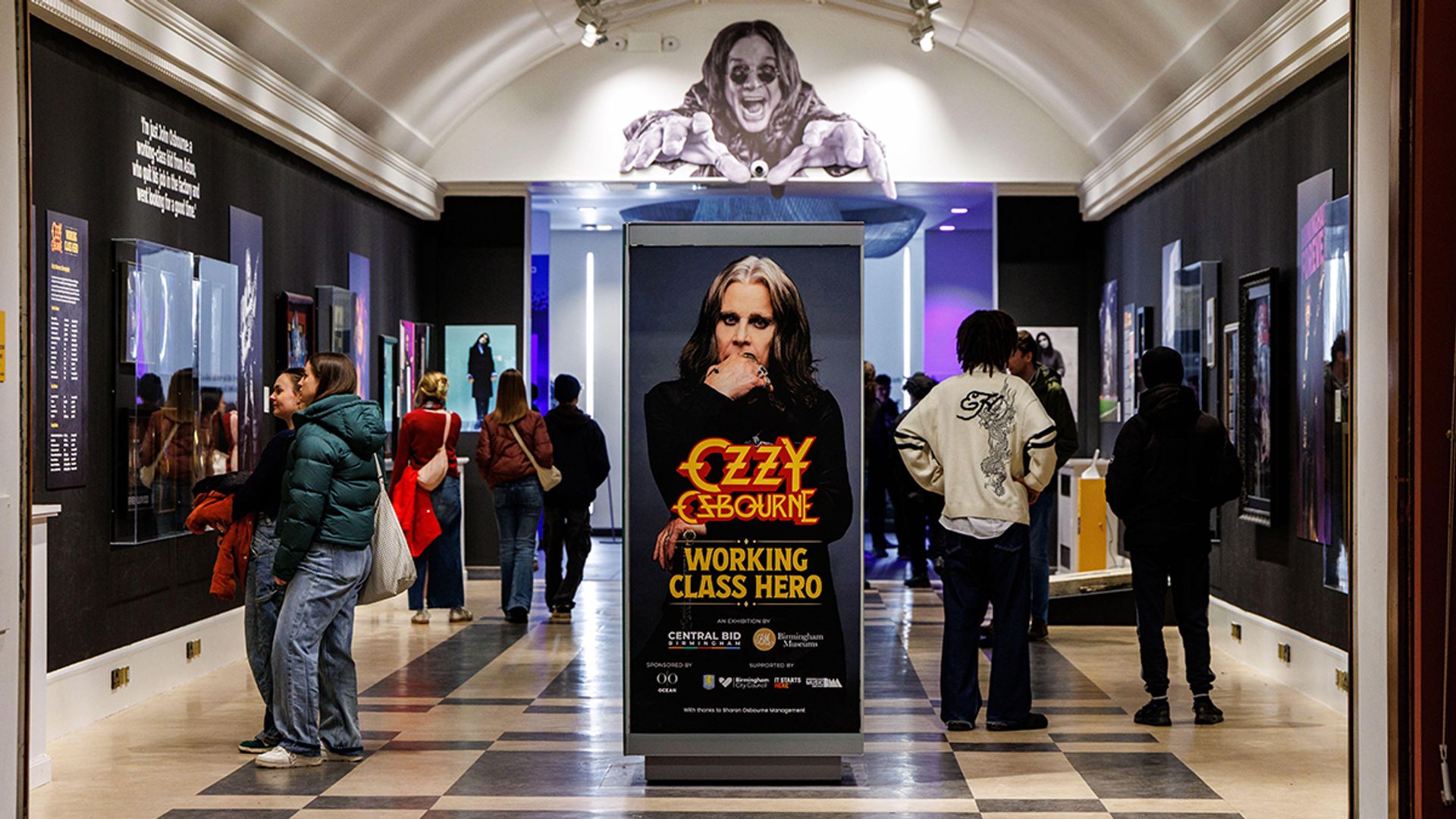 Ozzy Osbourne: Κατεβάζει ρολά η έκθεση στο Μπέρμιγχαμ που προσέλκυσε πάνω από 800.000 επισκέπτες