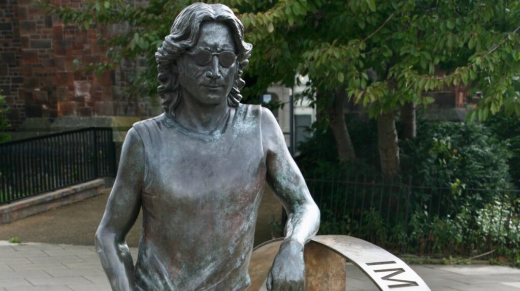 Βγαίνει στο «σφυρί» το αυθεντικό άγαλμα του John Lennon – Η τιμή που αναμένεται να φτάσει