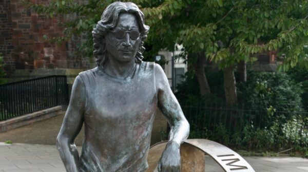 Βγαίνει στο «σφυρί» το αυθεντικό άγαλμα του John Lennon – Η τιμή που αναμένεται να φτάσει