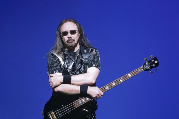 Αποσύρεται από την ενεργό δράση ο Ian Hill των Judas Priest
