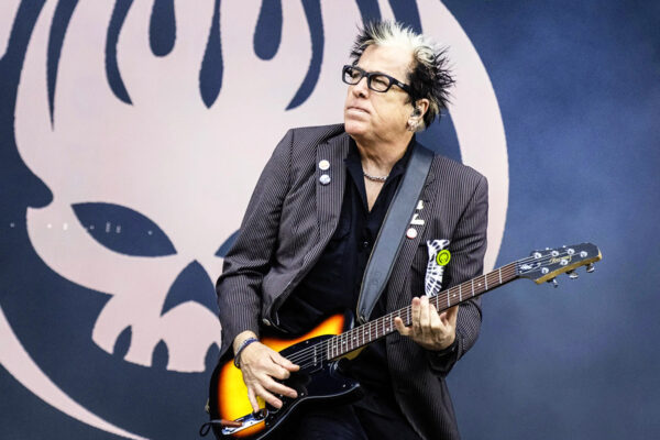 Ο κιθαρίστας των THE OFFSPRING, NOODLES, θα «αποσυρθεί από τις ζωντανές εμφανίσεις» λόγω «αρκετά σοβαρού προβλήματος υγείας»
