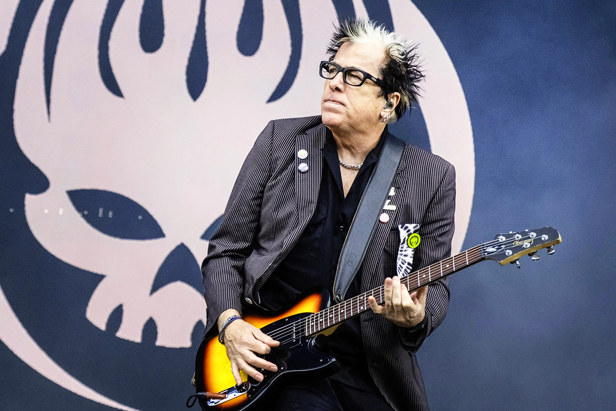 Ο κιθαρίστας των THE OFFSPRING, NOODLES, θα «αποσυρθεί από τις ζωντανές εμφανίσεις» λόγω «αρκετά σοβαρού προβλήματος υγείας»
